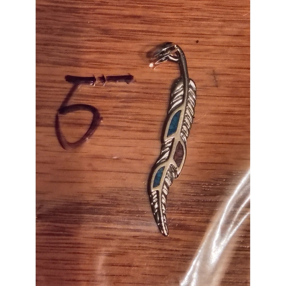 1984 Southwestern Feather Pendant Turquoise Stone Inlay Charm Dated 84 Silver